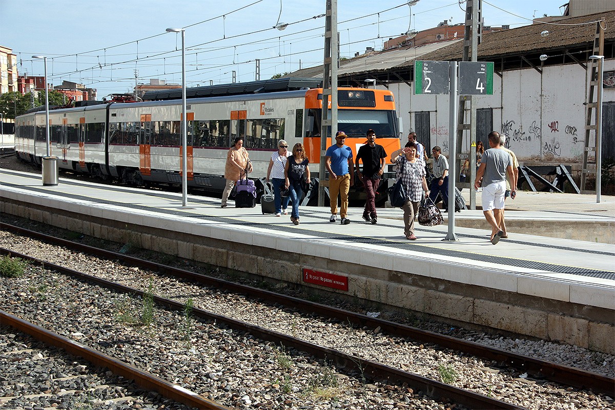Un tren a l'estació de Tortosa