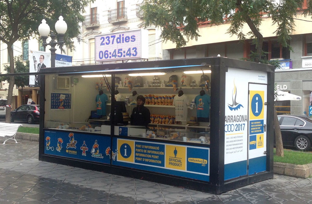 El punt de venda i d'informació de Tarragona 2017 que hi havia a la Rambla Nova