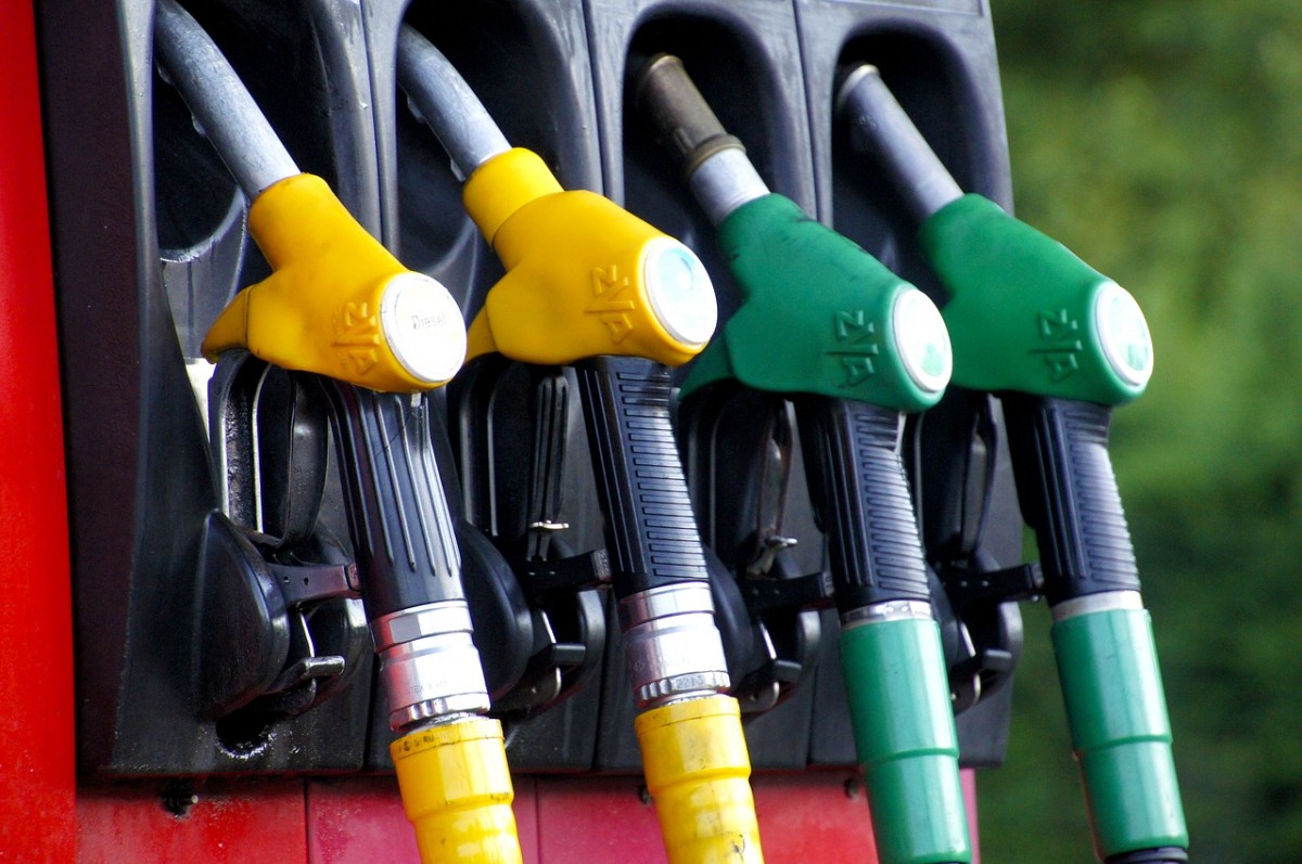 La bonificació dels 20 cèntims per litre de carburant és una de les mesures que es prorroga