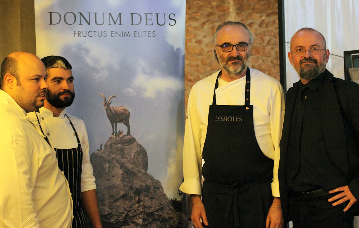 Els tres cuiners amb estrella Michelin i José Luis Todó, responsable de l'empresa Donum Deus