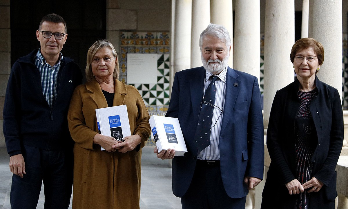 El fins ara president de l'IEC, Joandomènec Ros, i la presidenta de la Secció Filològica, Maria Teresa Cabré, en una imatge d'arxiu.
