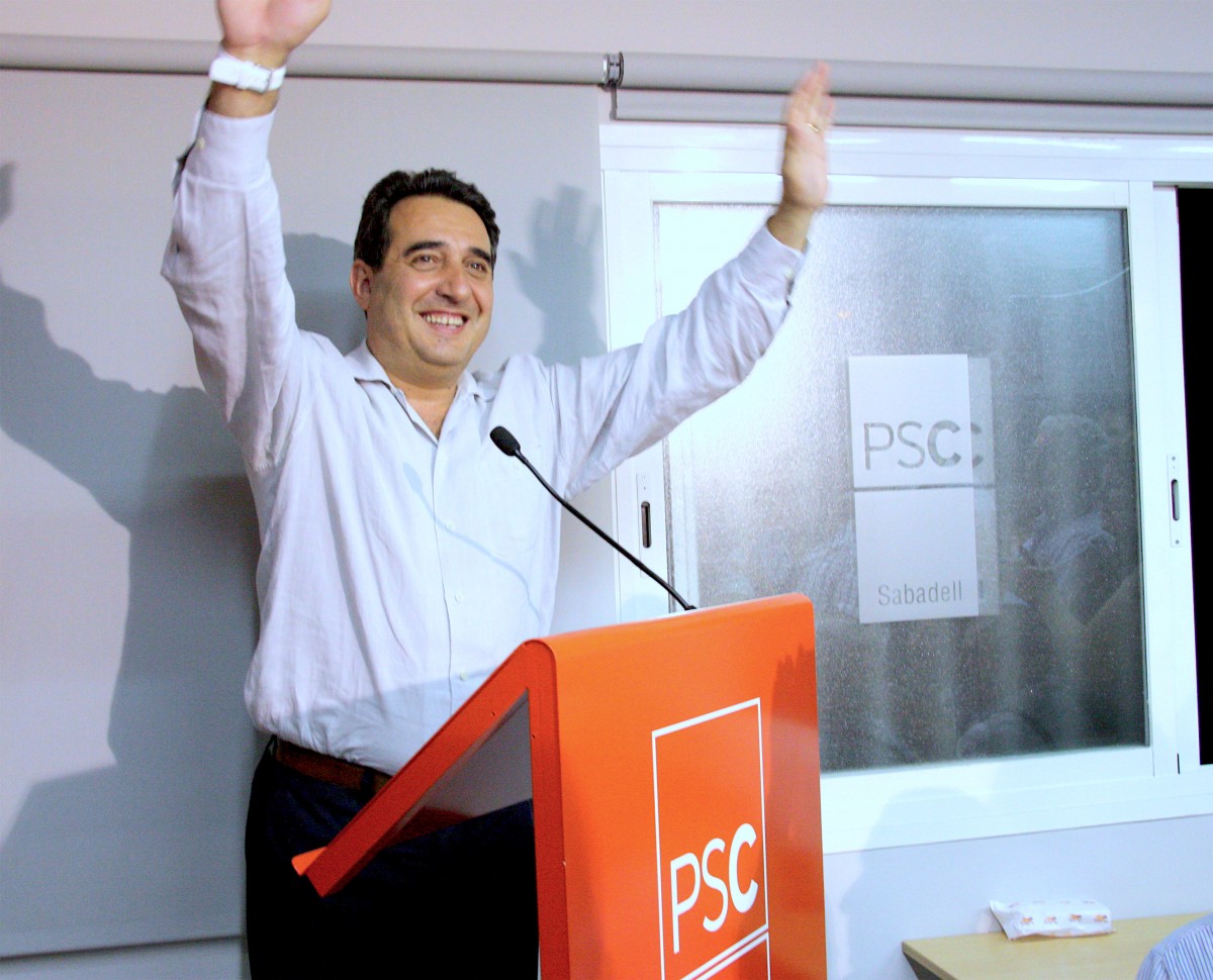 Manuel Bustos, després de guanyar les eleccions de 2011