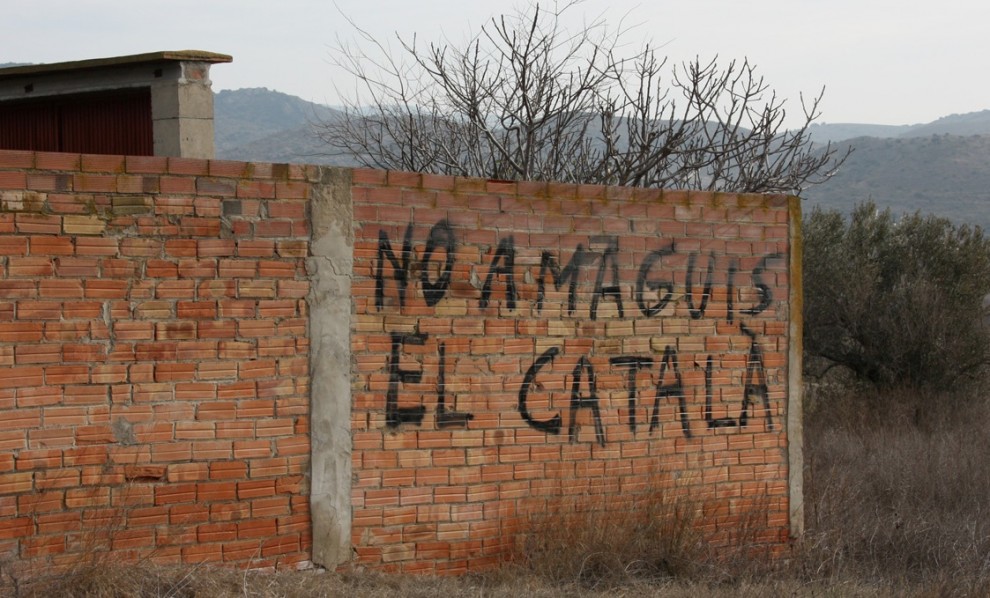Una pintada a favor del català a la Franja