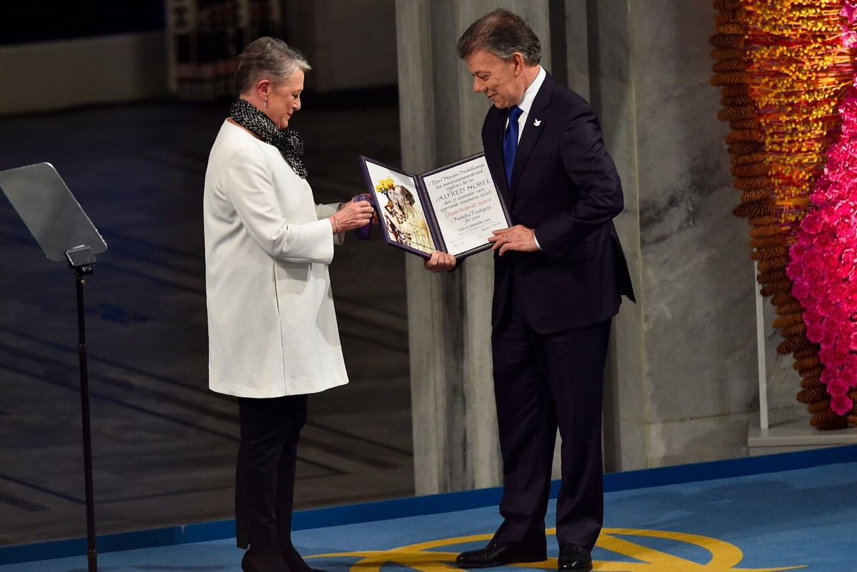 Juan Manuel Santos rebent el Premi Nobel 