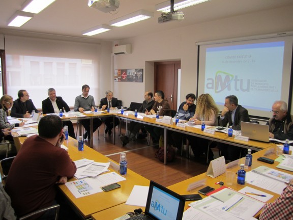Reunió del Consell Executiu de l'AMTU, presidit per l'alcalde Palau, Jordi Xena