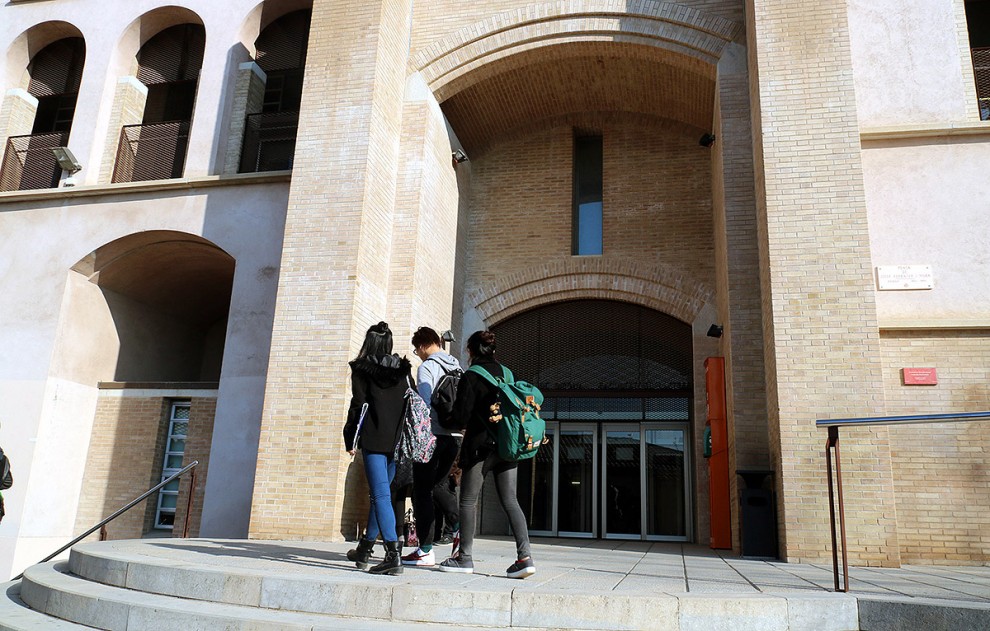 Imatge de la façana de la facultat de Lletres i Turisme de la Universitat de Girona