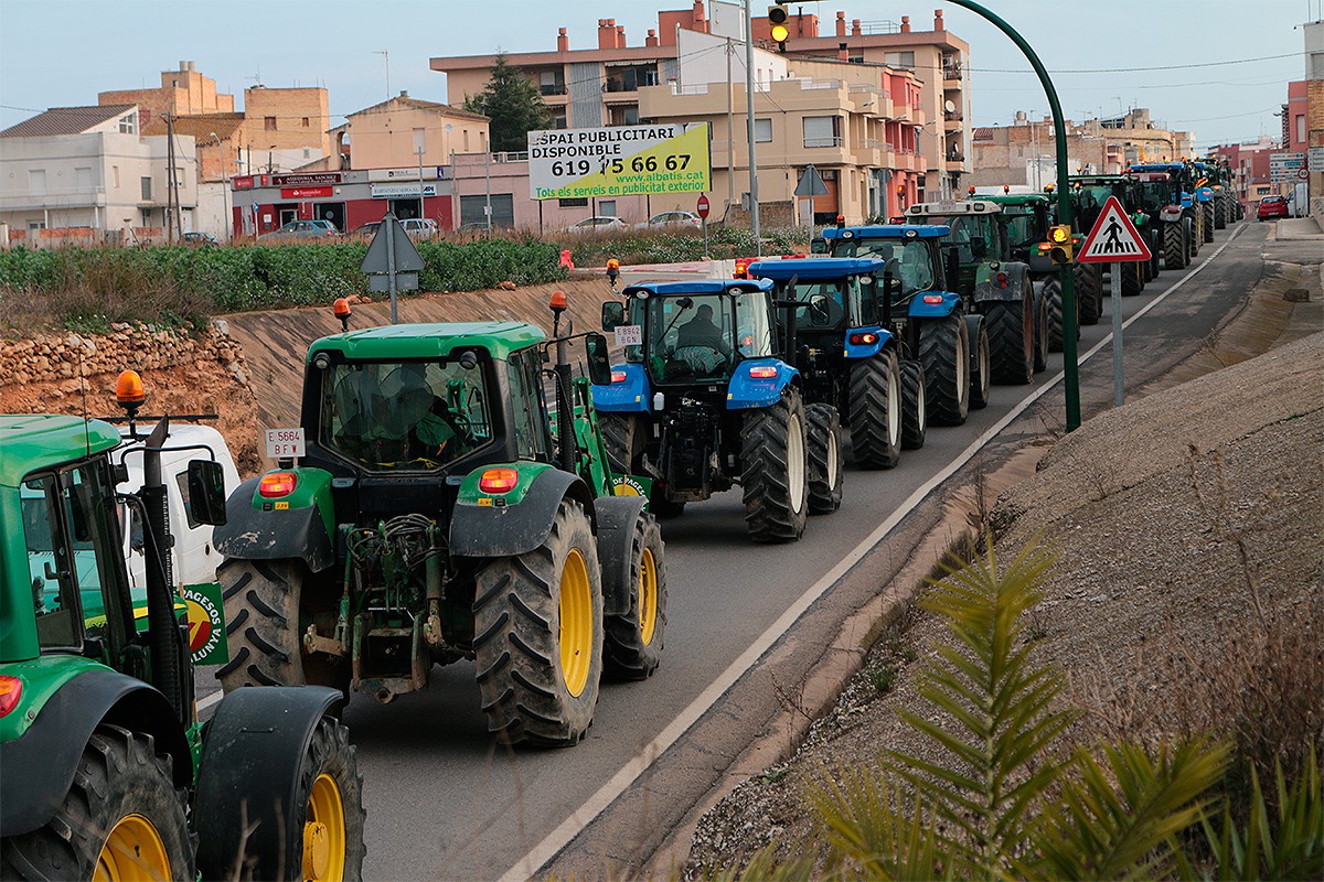 Tractors de les Terres de l'Ebre, en l'inici de la marxa