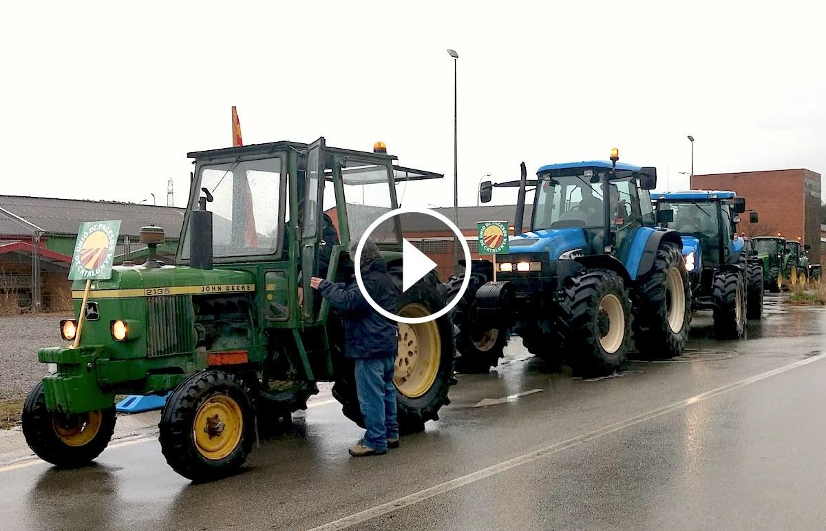 La tractorada arribant al Consell Comarcal del Vallès Occidental