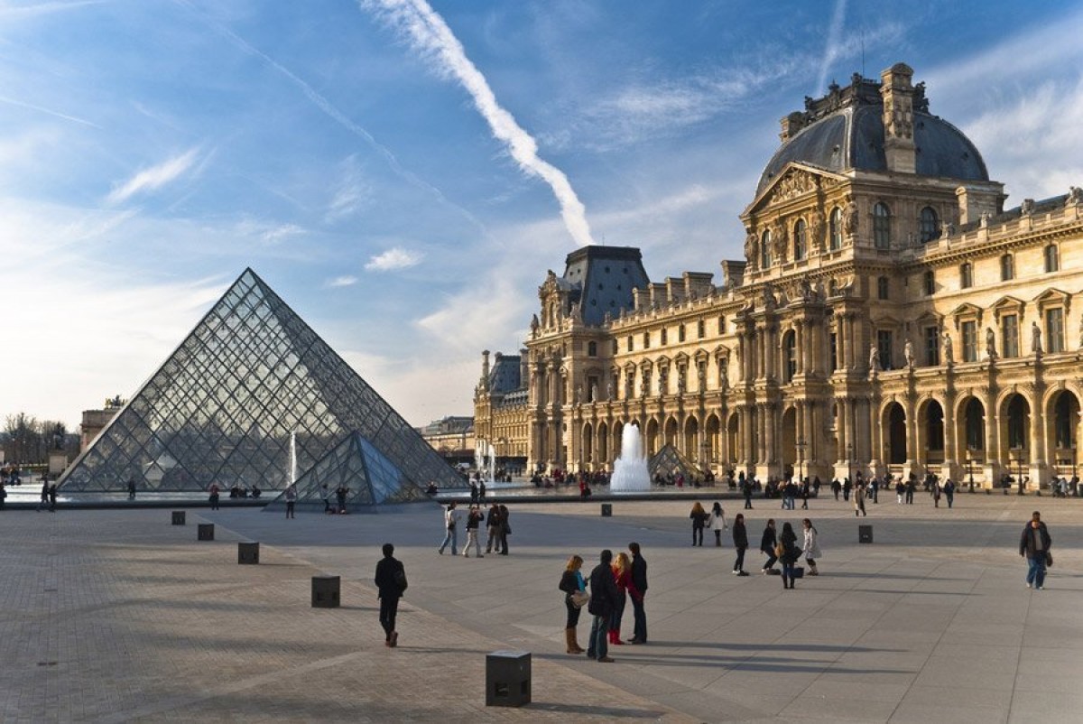 El Louvre, en una imatge d'arxiu