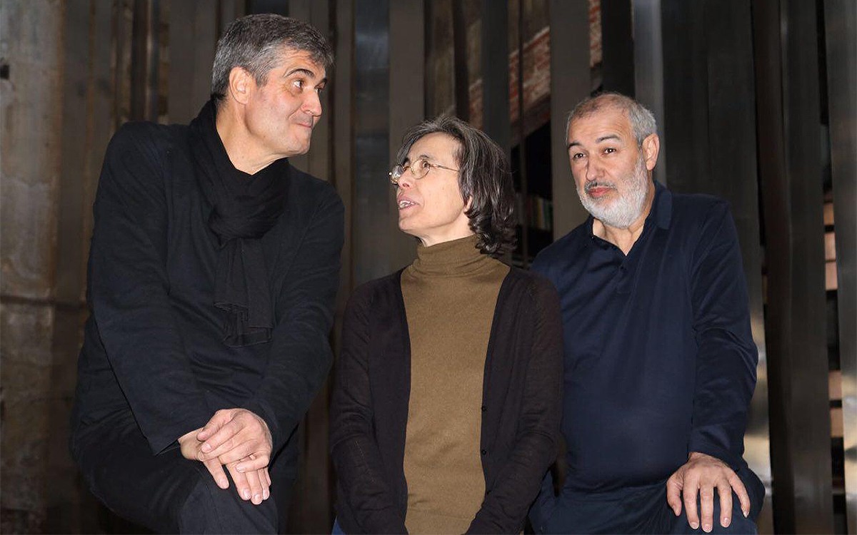  Rafael Aranda, Carme Pigem i Ramon Vilalta (RCR Arquitectes) rebran la Medalla de la Ciutat d'Olot el 25 de setembre.