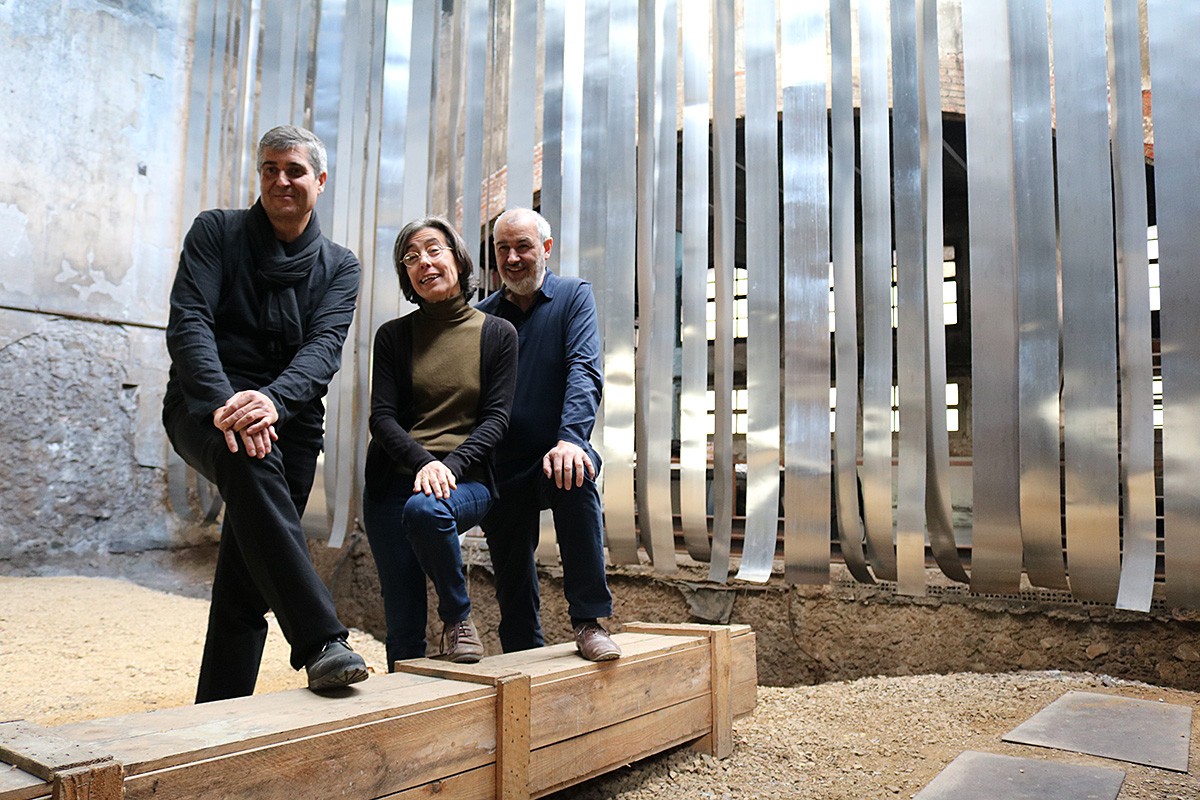 Aranda, Pigem i Vilalta en un dels espais de la seva seu a Olot