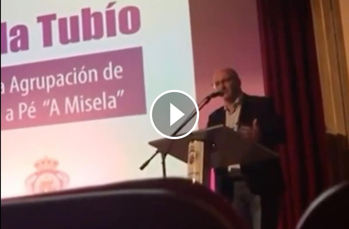 L'alcalde de Noia, Santiago Freire, durant el seu discurs en l'acte central en motiu del Dia Internacional de la Dona Treballadora