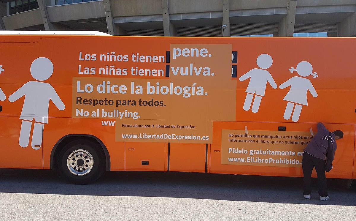 L'autobús d'HazteOir amb el nou lema
