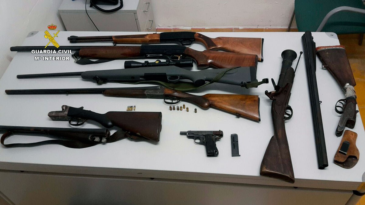 Les armes localitzades al local en el decurs de la inspecció fiscal de la Guàrdia Civil.