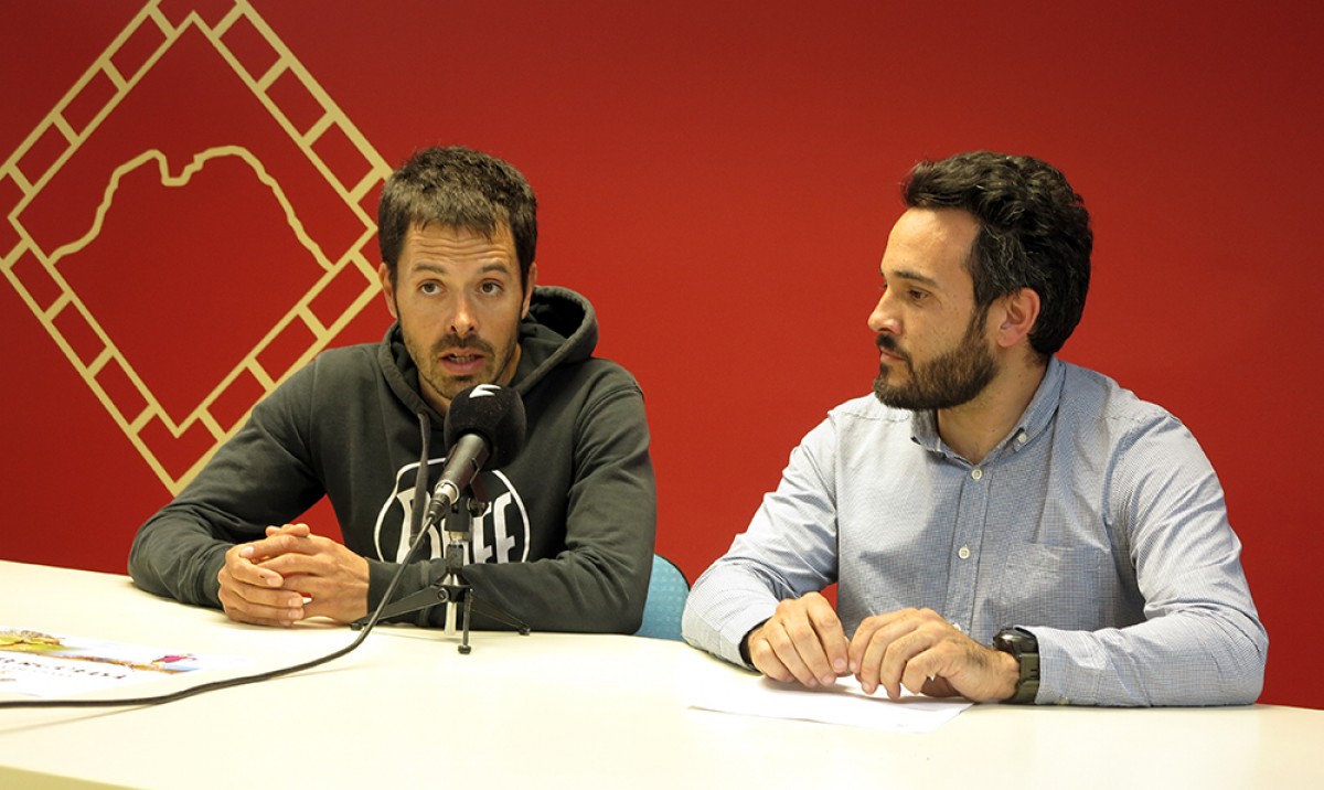 L'esportista Pau Bartoló i el conseller d'Esports del Consell Comarcal, Abel García