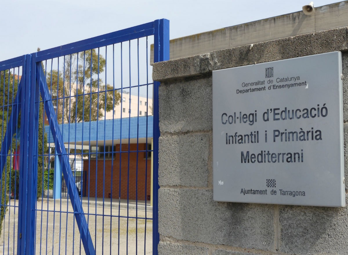 Imatge d'arxiu de l'entrada de l'institut-escola Mediterrani.