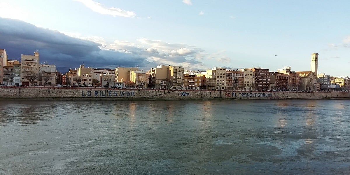 El riu Ebre en el seu pas per Tortosa.