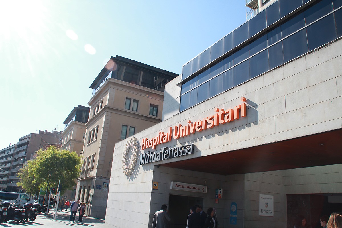 Façana principal de l'Hospital Universitari MútuaTerrassa (HUMT).
