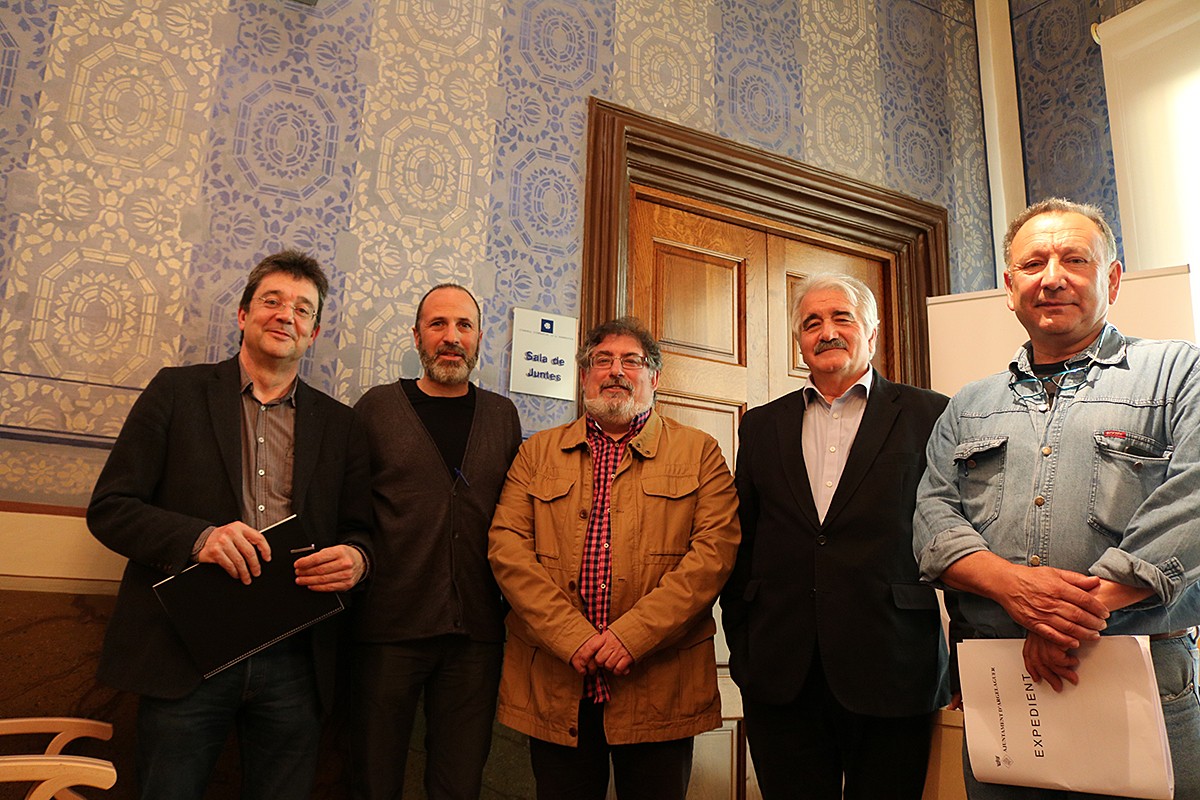 Els quatre alcaldes amb el director del SIGMA, Francesc Canalies.