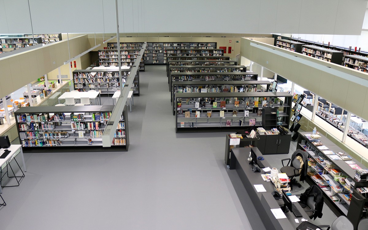 La nova biblioteca de Deltebre compta amb un fons de 36.000 arxius.