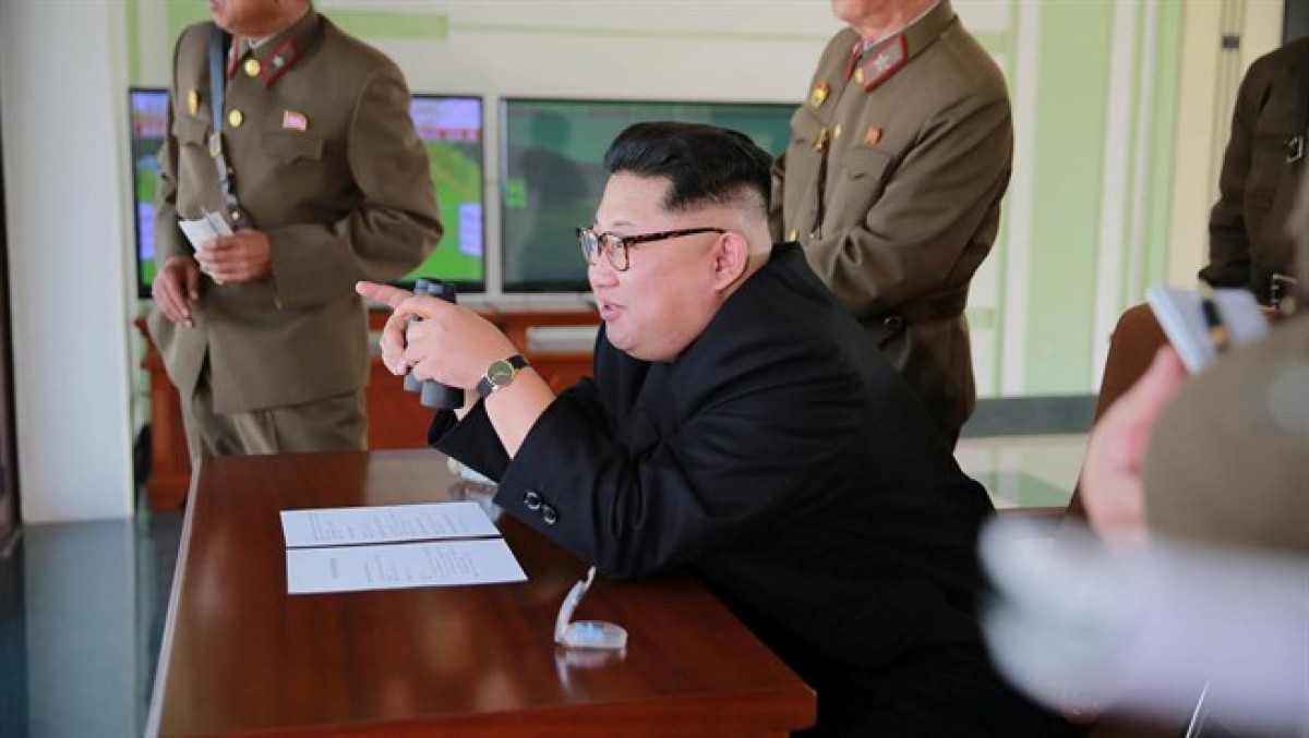Kim Jong-un supervisa una operació militar, en una imatge d'arxiu