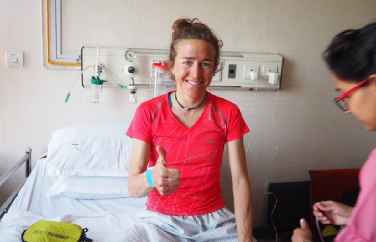 Núria Picas a l'hospital, després d'intentar l'ascens al Makalu.