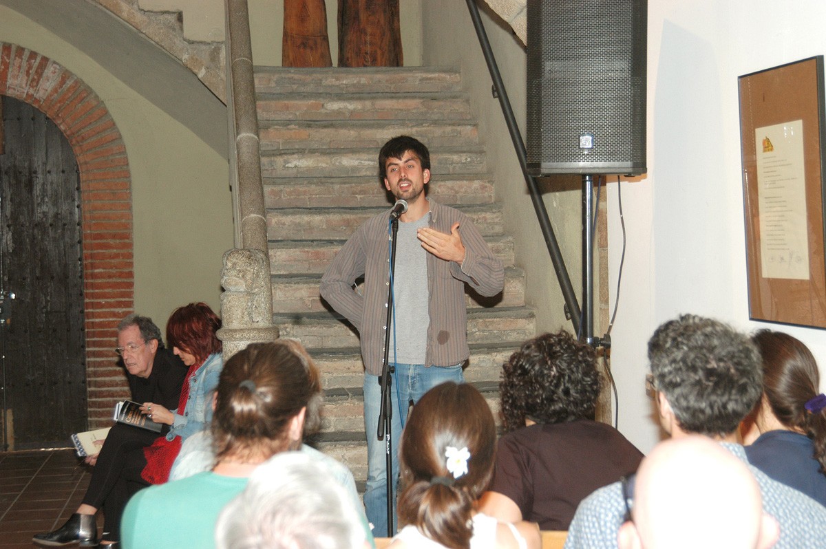 Un dels poetes participants en el VI Festival de Poesia de Sant Celoni