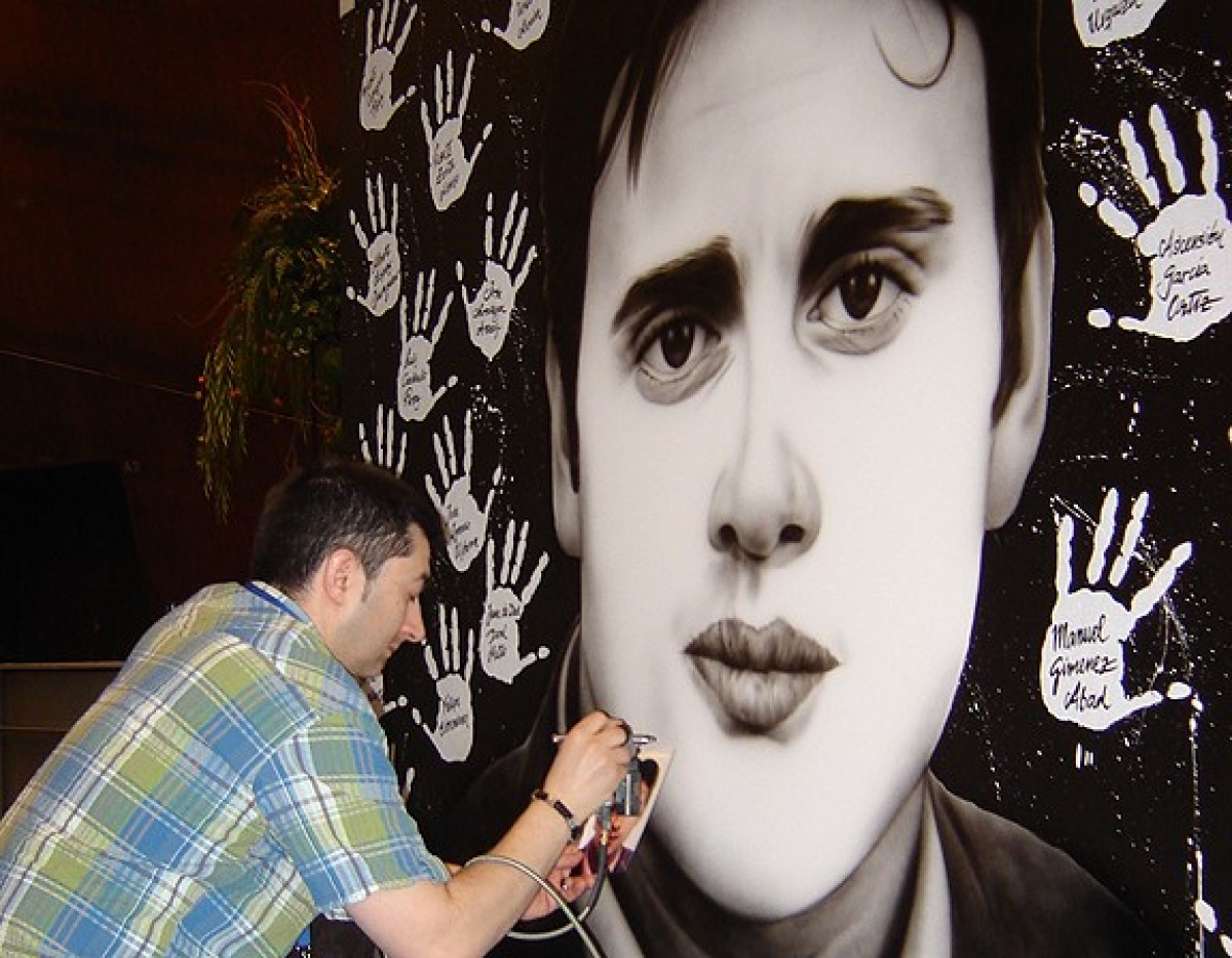 Un mural de Miguel Ángel Blanco, víctima d'ETA
