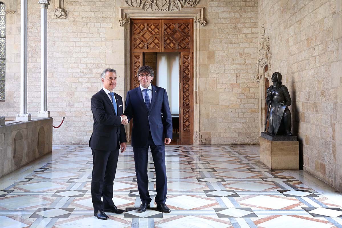 Carles Puigdemont i Iñigo Urkullu, al Palau de la Generalitat