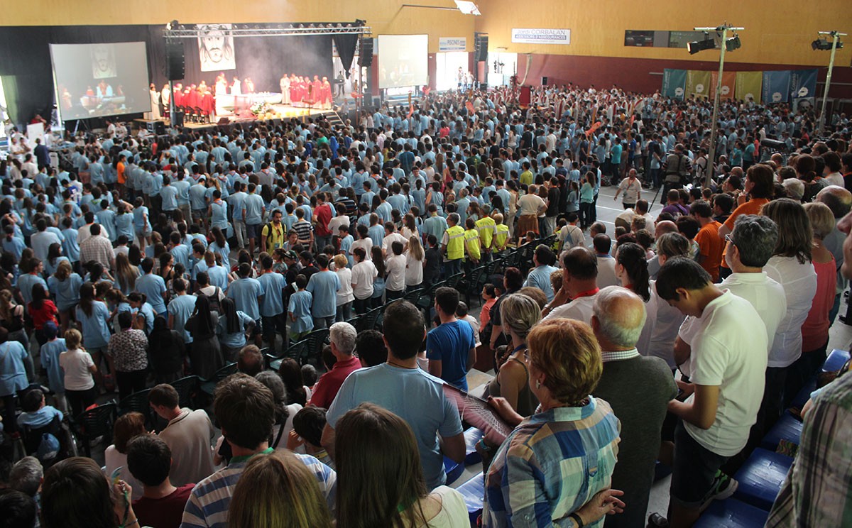 El pavelló de Banyoles durant l'Eucaristia de l'Aplec de l'Esperit del 2014.