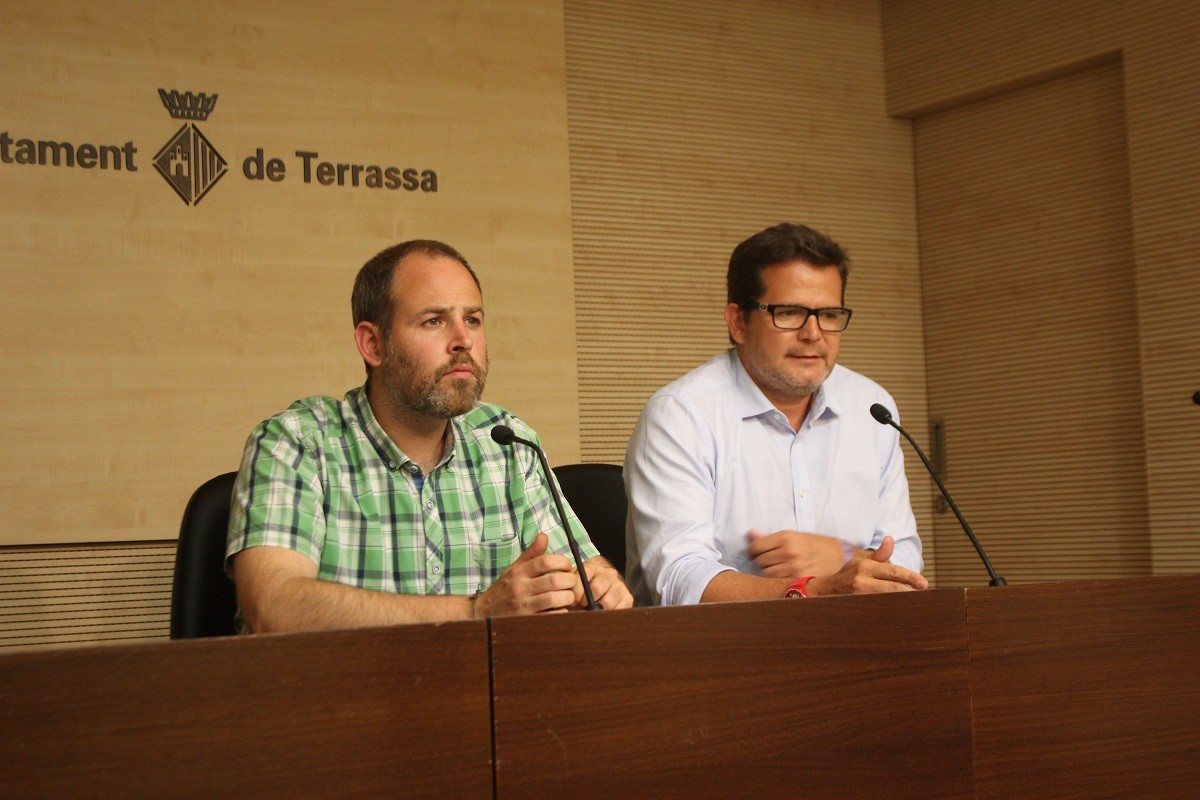 Carles Caballero i Isaac Albert, en la presentació de les propostes d'ERC-MES per al ple de juny.
