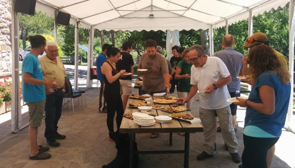 Alguns dels agents participants compartint experiències durant el dinar
