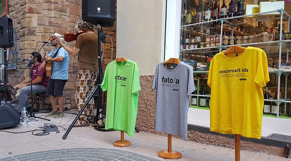 Fato, catxar i exorrovit, a les noves samarretes de Parlapallares.cat