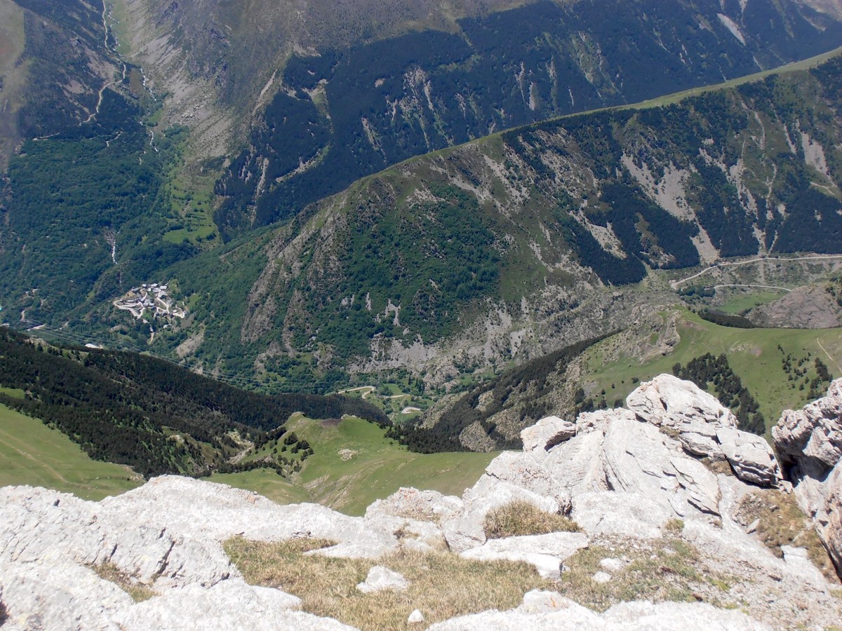 Un aspecte de la vertical, 300 metres abans d'arribar al cim del Montsent.