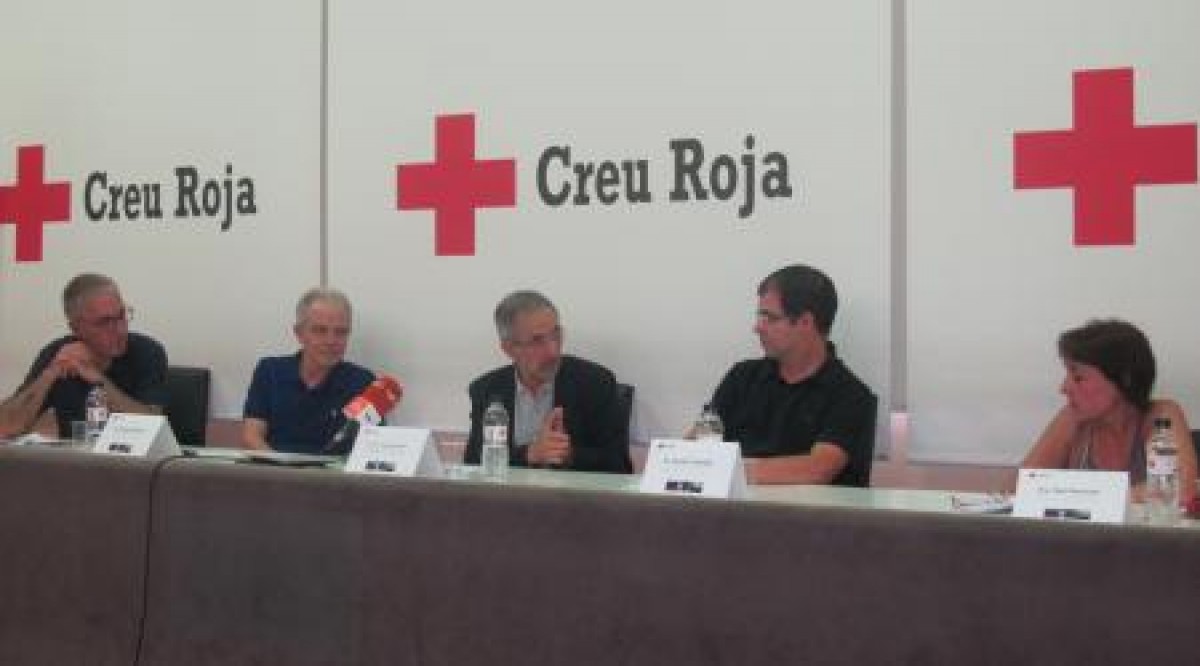 D'esquerra a dreta: Enric Morist, coordinador de la Creu Roja a Catalunya; Josep Quitet, president provincial de la Creu Roja; Josep Mayoral, alcalde de Granollers, Xavier Guàrdia, president de Creu Roja a Granollers i Nati Bautista, coordinadora de la Creu Roja a Granollers