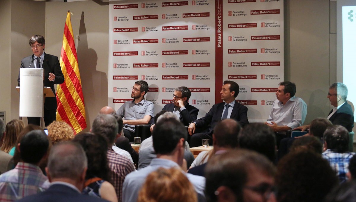 Carles Puigdemont durant l'acte de constitució de l'Escat