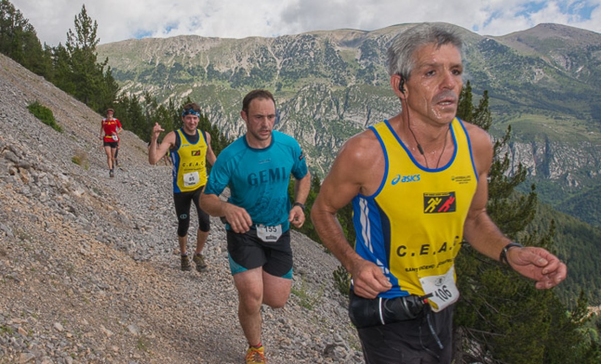 Alguns trail runners durant el trajecte Saldes-Pedraforca de 2014.