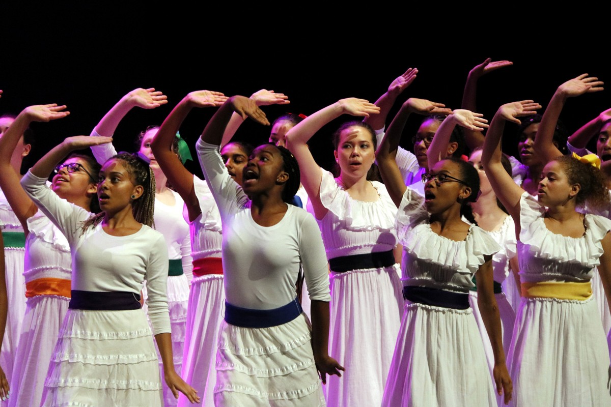El Young People’s Chorus de Nova York durant l‘actuació inaugural del Festival Internacional de Música de Cantonigròs a l’Atlàntida de Vic