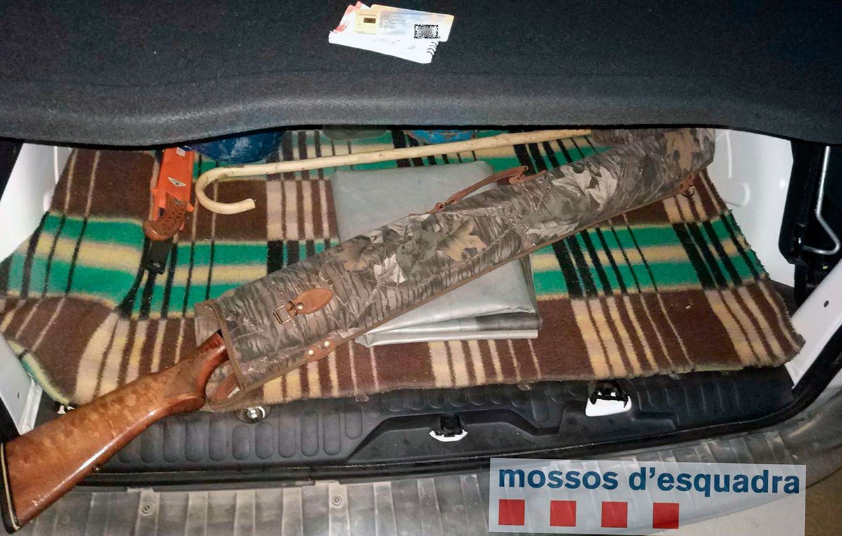 Els mossos van localitzar l’arma utilitzada i munició prohibida del calibre 12.