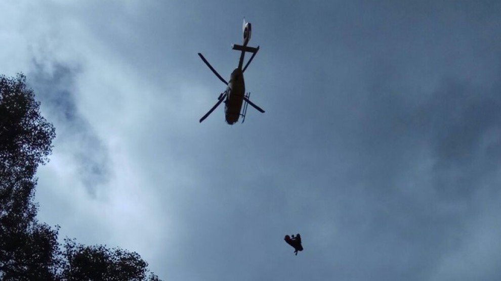 Imatge del rescat amb l'helicòpter dels GRAE