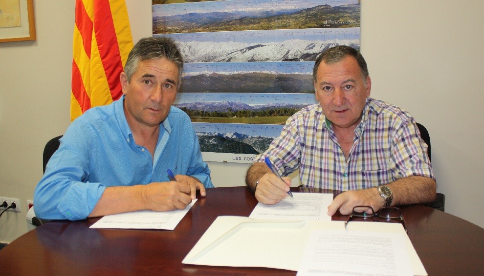 Martí Cardona i Constante Aranda van signar dilluns la cessió