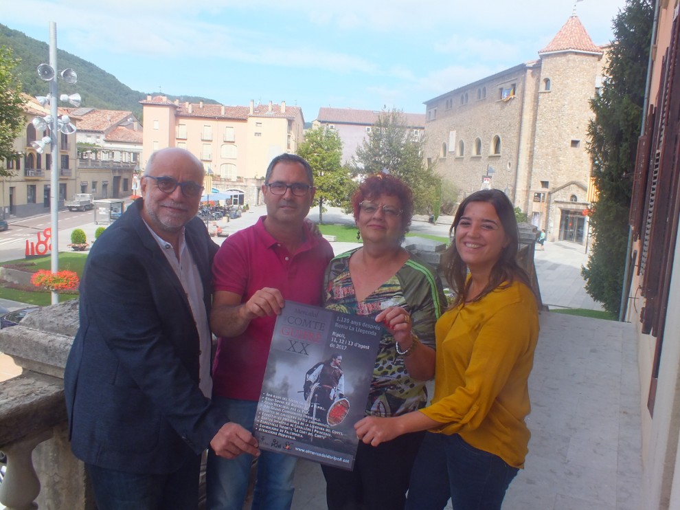 Ramon Fornós, de l'Associació Sabors Catalans, i els regidors Ramon Santanach, Magda Perramon i Laura Moreno han presentat  la XX edició del Mercadal del Comte Guifré