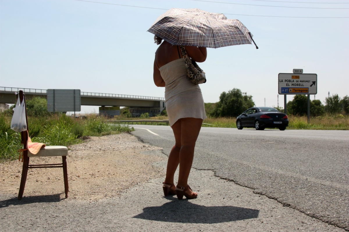Imatge d'arxiu d'una prostituta a l'N-240 entre Tarragona i Valls
