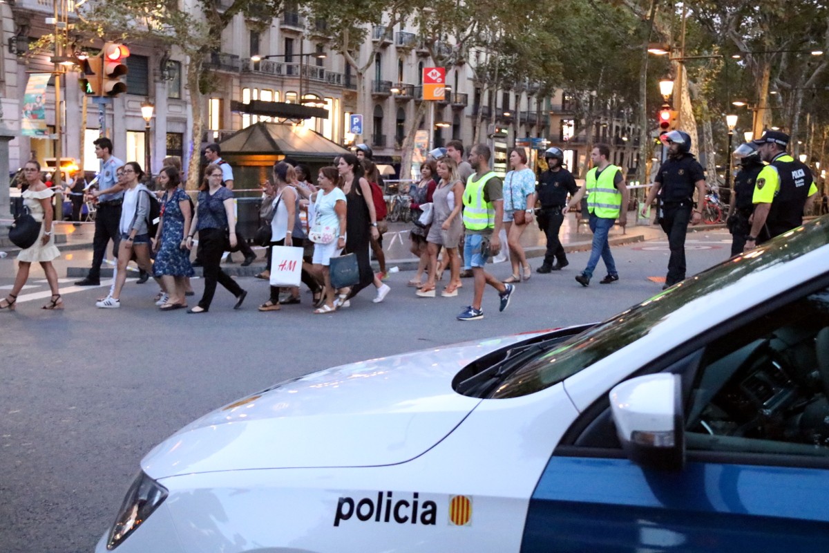 Un vehicle dels Mossos, aquest dijous, a la Rambla de Barcelona
