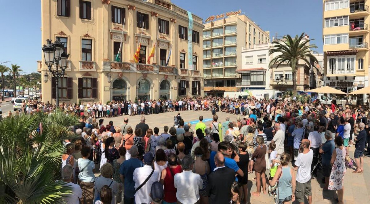 Lloret de Mar també ha participat en elminut de silenci de rebuig als atemptat de Barcelona i Cambrils.