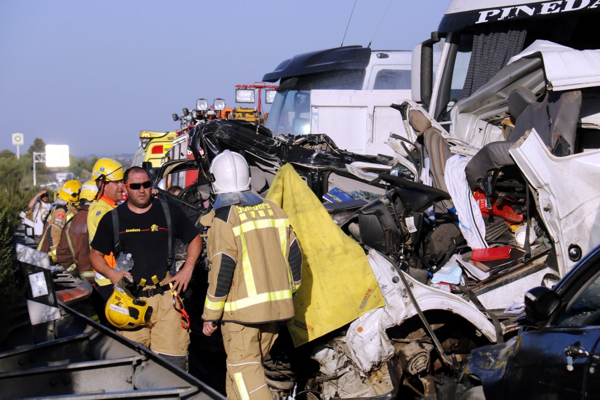 Imatge del camió accidentat a l'A-2