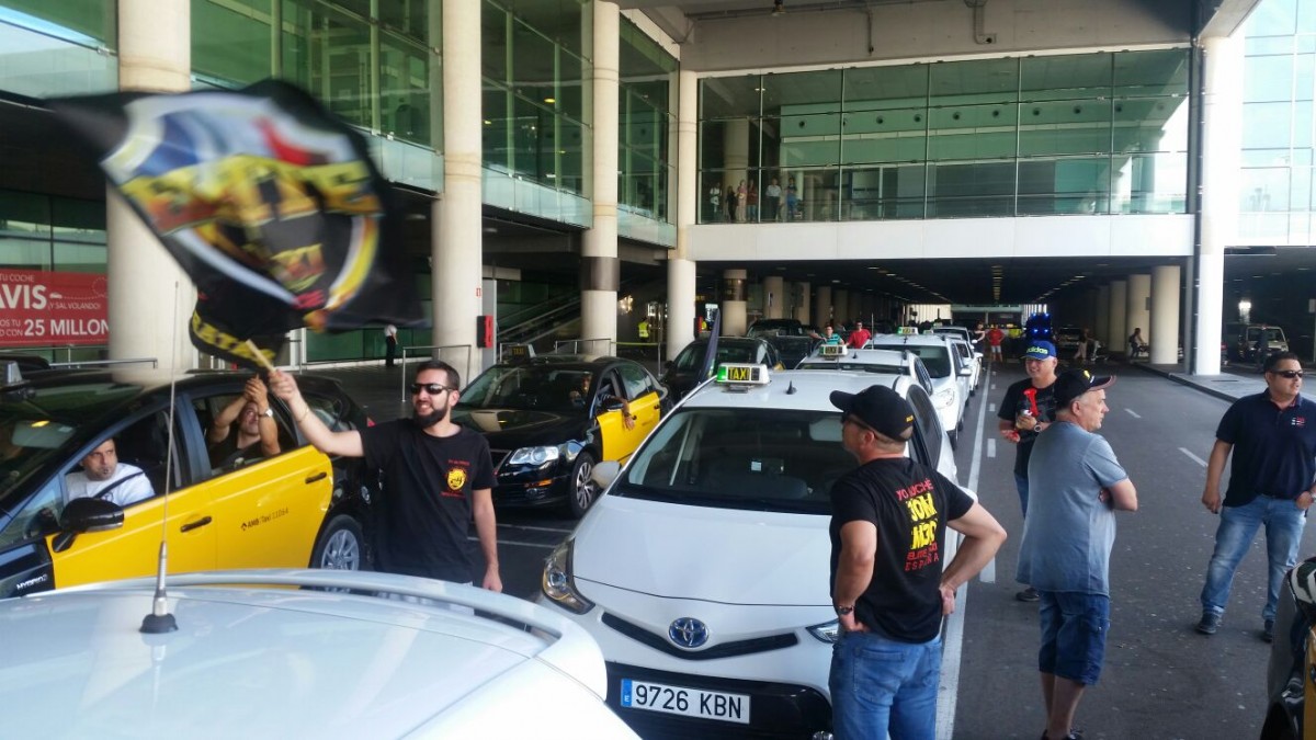 Els taxistes de Sabadell donant suport en una de les mobilitzacions