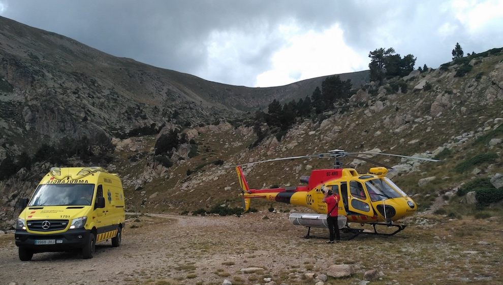 L’helicòpter dels GRAE en el rescat de la dona a Espot