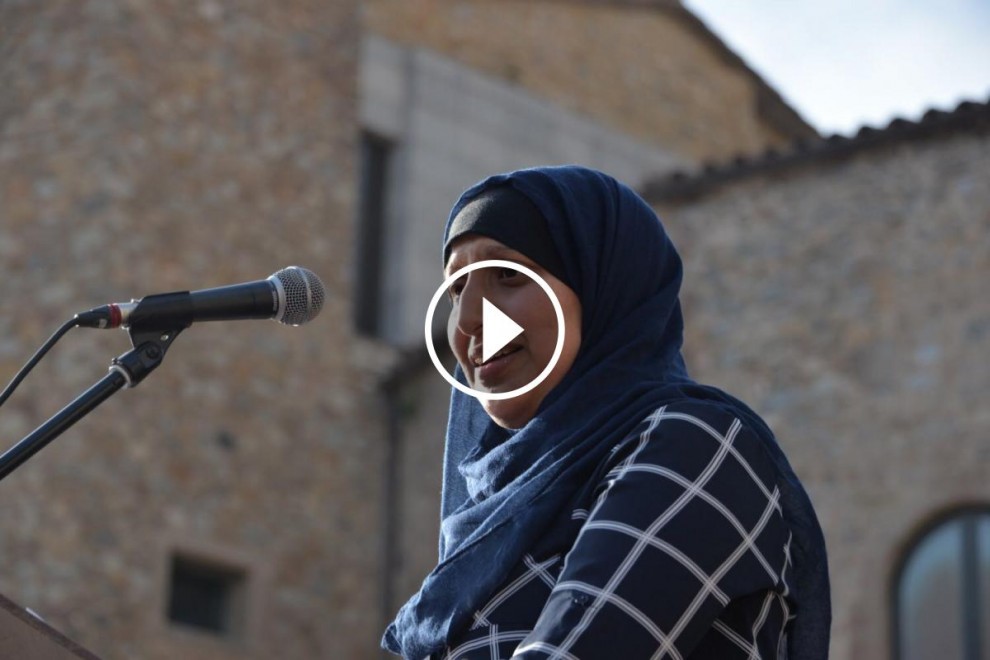Hafida Oukabir ha parlat, emocionada, en nom de la Comunitat Musulmana de Ripoll
