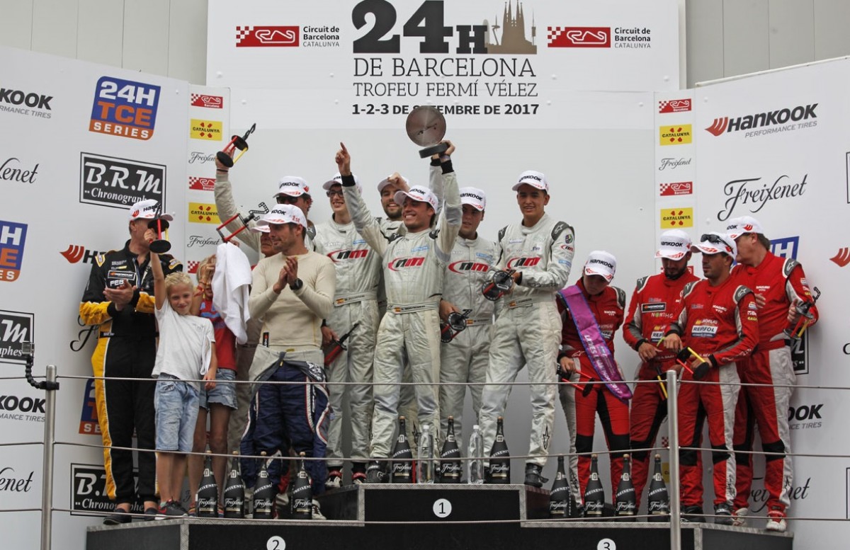 L'NM Racing Team celebrant la victòria a les 24 Hores del Circuit